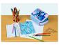 Trousse et cahier à thème Stitch, crayons de couleur et autres fournitures scolaires sur une table.