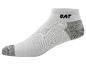 Des chaussettes blanches avec le logo CAT.