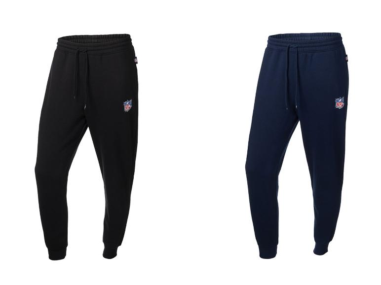 Deux pantalons de survêtement NFL, un noir et un bleu marine.