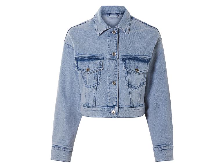 Veste en jean bleu clair, coupe courte.