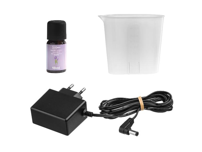 Huile de lavande, verre doseur et adaptateur secteur avec câble.