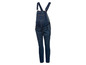 Une salopette en jean bleu pour femmes enceintes.