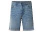 Short en jean bleu clair pour homme avec revers.