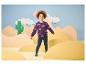 Pull en maille fine pour enfants LUPILU® violet avec motif arc-en-ciel, porté par un enfant souriant