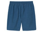 Un short bleu foncé avec une taille élastique.