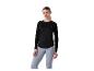 Femme en t-shirt noir à manches longues et leggings gris