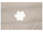 Tissu matelassé beige avec une lumière blanche en forme de fleur au centre.