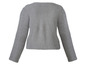 Un pull gris doux à manches longues.