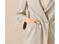 Un blazer beige à boutons