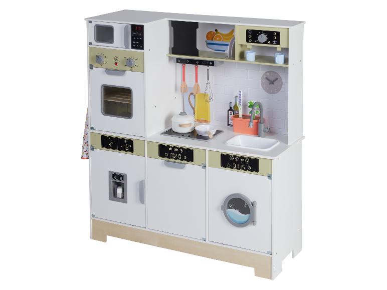 Une cuisine de jeu en bois blanche et beige avec un réfrigérateur, un four, une cuisinière et un évier.