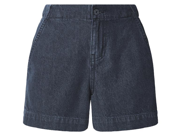 Short en jean foncé pour femme avec taille haute et poches.