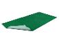 Un tapis de golf vert avec une partie inférieure antidérapante.