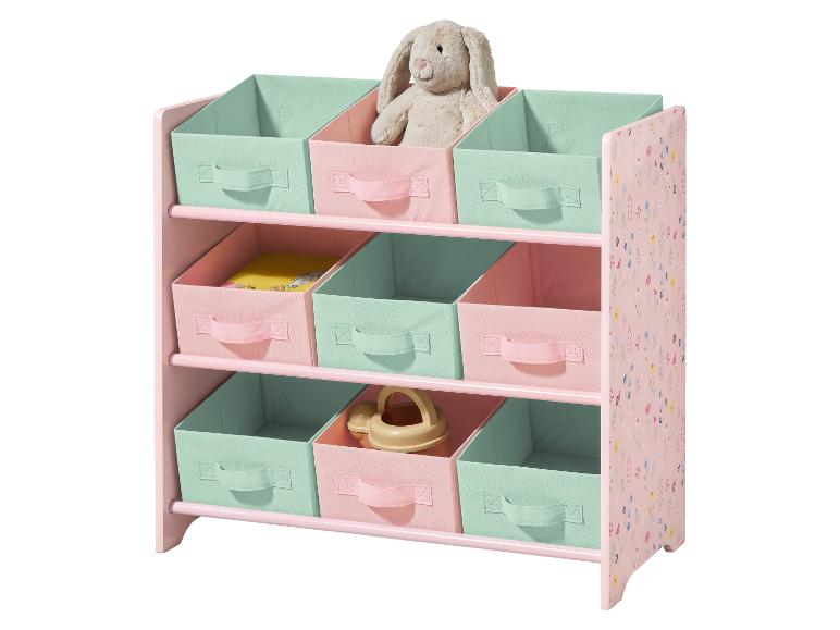 Meuble de rangement rose pour enfants avec motif floral et boîtes en tissu pastel.