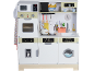 Cuisine de jeu pour enfants en bois avec appareils et accessoires.