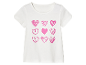 T-shirt blanc pour enfant avec des cœurs roses.