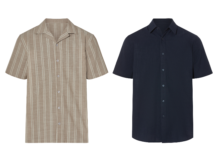 Deux chemises à manches courtes pour hommes : beige rayée et bleu marine.