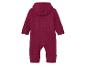 Combinaison en laine bordeaux pour bébé.