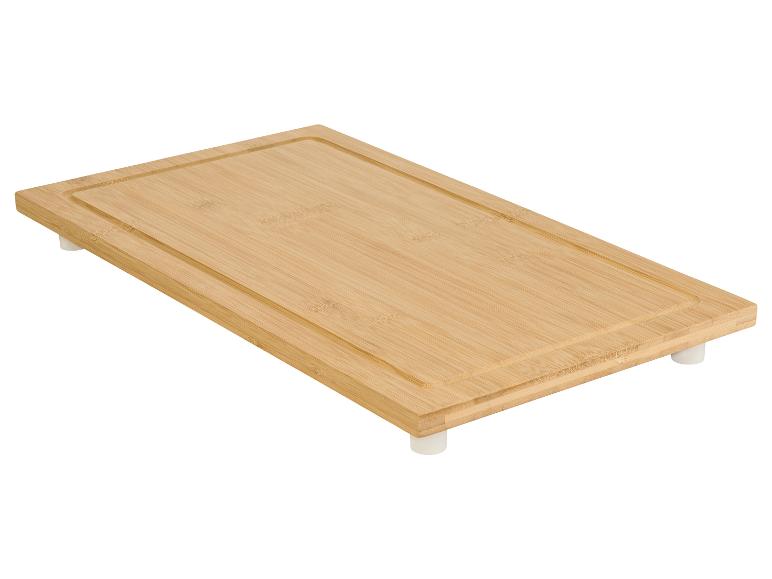 Une planche à découper rectangulaire en bois avec des coins arrondis
