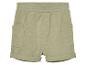 Shorts bébé kaki à poches, style décontracté.