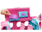 Un avion Barbie rose avec deux sièges et des compartiments de rangement.