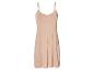 Une robe de dessous beige sans bretelles, en tissu doux.