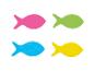Quatre poissons décoratifs colorés : rose, vert, bleu et jaune.