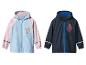 Deux vestes de pluie pour enfants, une avec Elsa de La Reine des Neiges et une avec Spiderman.