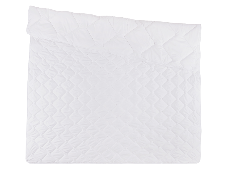 Couette blanche matelassée avec un motif en losanges.
