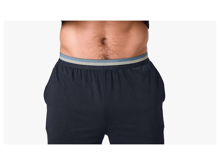 Pantalon de pyjama en maille bleu marine avec ceinture élastique rayée sur un homme