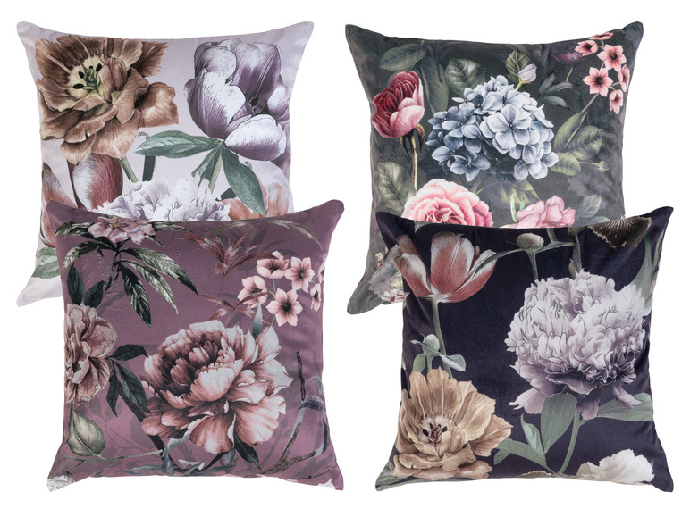 Quatre coussins avec des motifs floraux, y compris des tulipes et des roses.