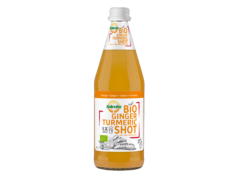 Shot bio gingembre curcuma avec orange et citron dans une bouteille.