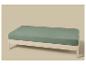 Lit simple en bois avec matelas vert clair sur fond beige.