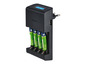 Un chargeur de batterie noir de Tronic avec quatre piles AA rechargeables.
