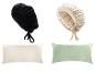 Bonnets de nuit en satin noir et beige et taies d'oreiller assorties.
