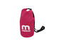 Un sac étanche rose avec sangle d'épaule de Mistral.