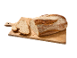 Pain de seigle tranché sur une planche à découper en bois.