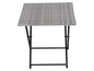 Une table pliante avec un plateau en osier et un cadre en métal noir.