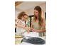Préparation de fruits déshydratés avec un déshydrateur : une mère et sa fille utilisent un appareil de cuisine.