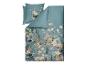 Parure de lit avec taie d'oreiller à motif floral sur fond turquoise.