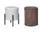 Deux poufs de rangement ronds : un blanc en tissu bouclé avec des pieds noirs, et un marron côtelé.