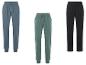 Trois pantalons de survêtement de couleurs différentes, y compris un pantalon de survêtement noir de New Era.
