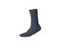 Une seule chaussette bleu marine avec une texture tricotée sur fond blanc.