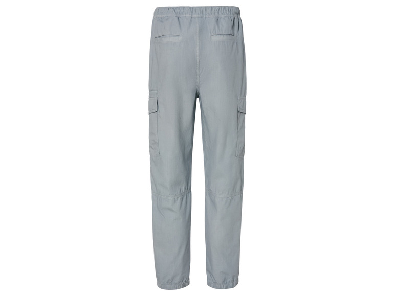 Pantalon cargo gris avec élastique à la taille.