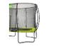 Trampoline avec filet de sécurité et rembourrage de protection vert.