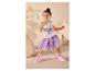 Fille en t-shirt blanc papillon et jupe en tulle violette, baskets roses.
