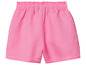 Un short rose avec une taille élastique.
