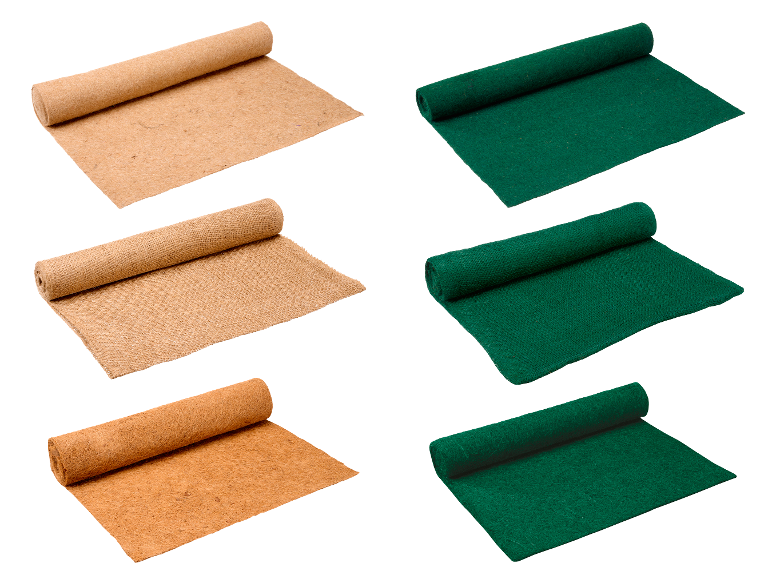 Rouleaux de voile de jardin marron et vert, de jute et de tapis de coco sur fond blanc.