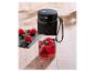 Mixeur portable SilverCrest avec fraises et myrtilles sur une table en bois.