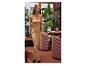 Robe beige, sandales et bijoux : mode féminine élégante.