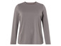 Un t-shirt gris à manches longues.